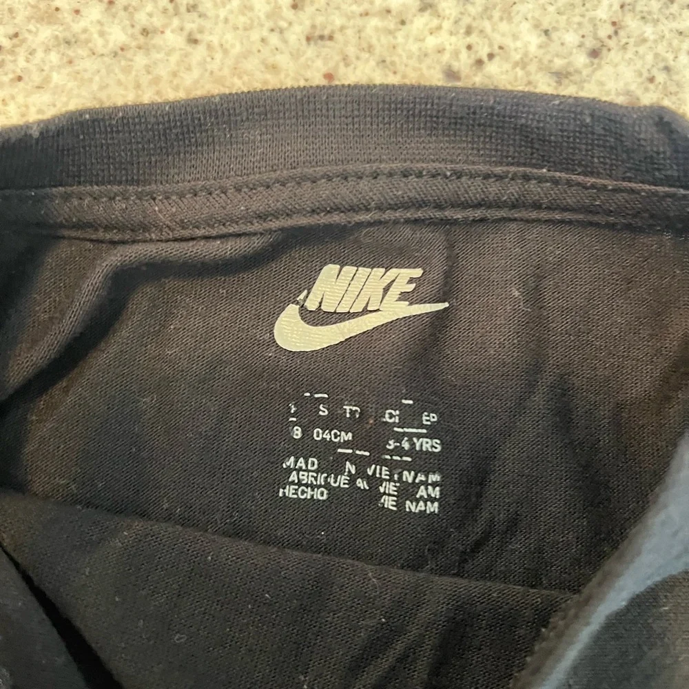 Girls Nike outfit size 4 shorts and shirt - Picture 4 of 6